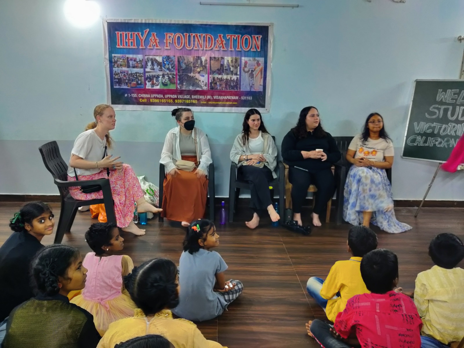 International volunteers visit